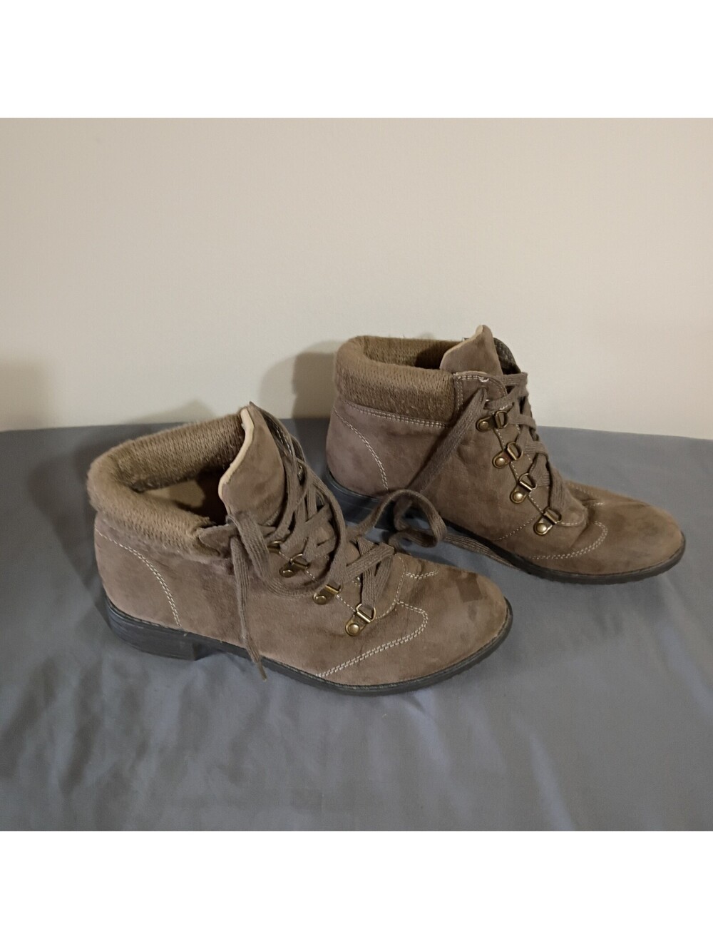 Cliffs by White Mountain Women's Brown Suede Lace-Up Ankle Boots